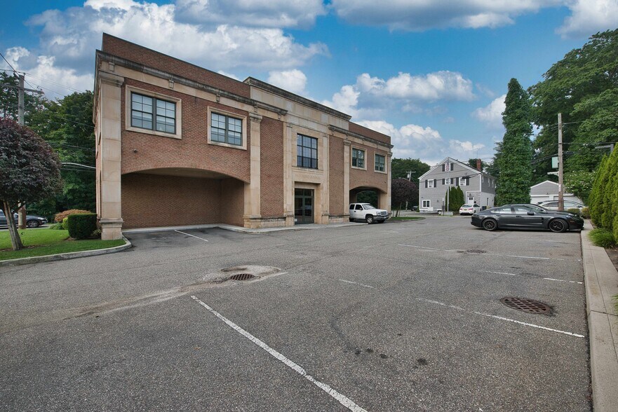 More Photos Of 330 Forest Ave, Locust Valley Medical For Lease