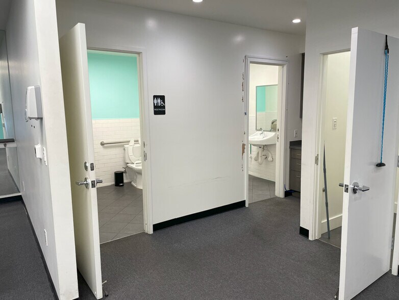 More Photos Of 3510-3550 Fruitvale Ave, Oakland Unknown For Lease