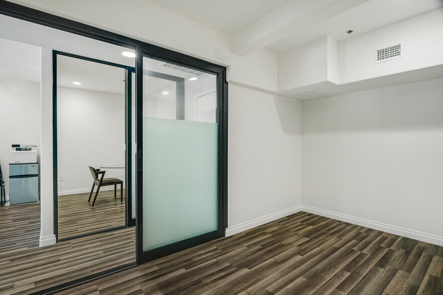 More Photos Of 928-950 Hornblend St, San Diego Office For Sale