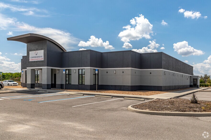 Primary Photo Of 405 Lionel Way, Davenport Medical For Sale