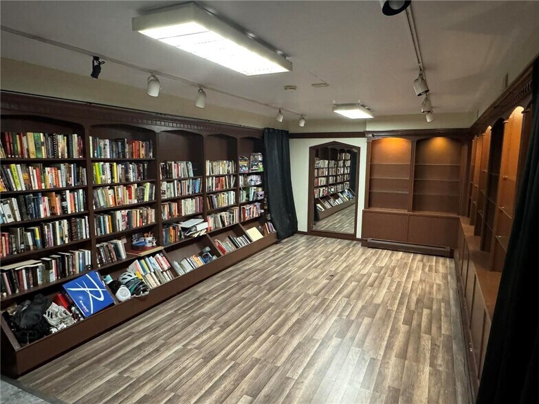 More Photos Of 127 Main St, Cooperstown Storefront For Sale