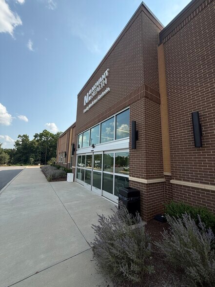 More Photos Of 885 Summit Crossing Pl, Gastonia Office For Sale