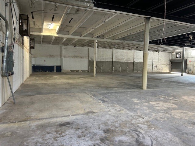 More Photos Of 3075 SW 39th Ave, Miami Showroom For Lease