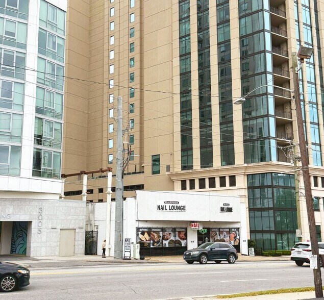 More Photos Of 2979 Peachtree Rd NE, Atlanta Storefront For Sale