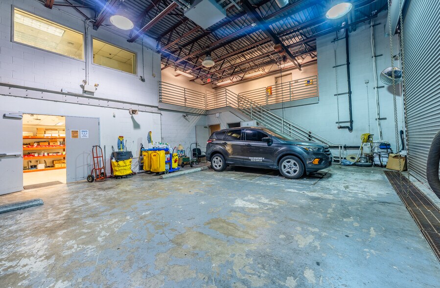 More Photos Of 2110 E Governors Cir, Houston Light Manufacturing For Sale