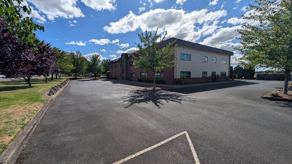 More Photos Of 20055 SW Pacific Hwy, Sherwood Office For Lease