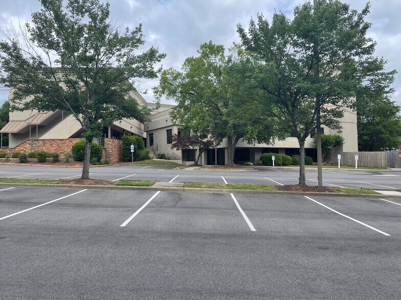 More Photos Of 19600 W Catawba Ave, Cornelius Office For Lease