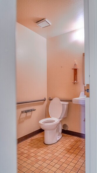 More Photos Of 2737 W 2nd Ave, Denver Warehouse For Sale