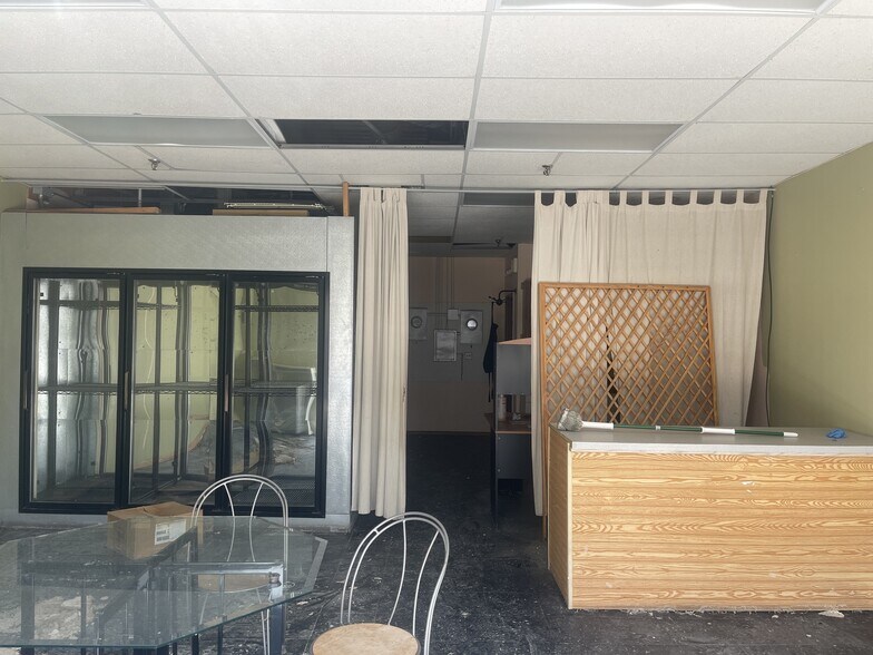 More Photos Of 1397-1501 W Dundee Rd, Buffalo Grove Freestanding For Lease