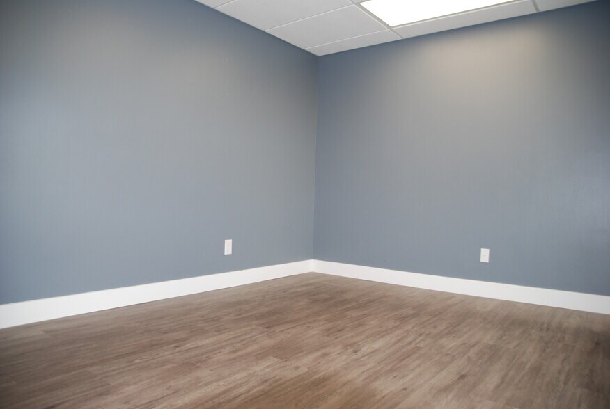 More Photos Of 1314 Barnhart Rd, Troy Office For Lease