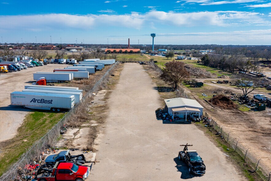 More Photos Of 401 W Simonds Rd, Seagoville Office For Lease