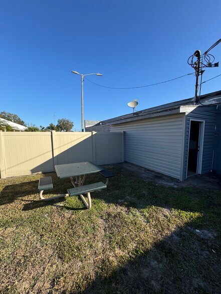 More Photos Of 12401 US Highway 301, Dade City Bar For Sale