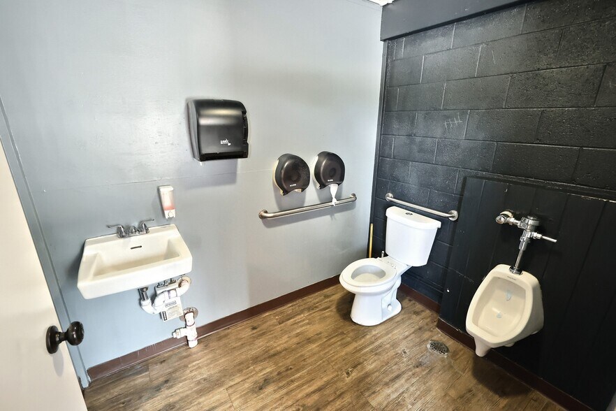 More Photos Of 21603 Middletown Rd, Freeland Freestanding For Sale