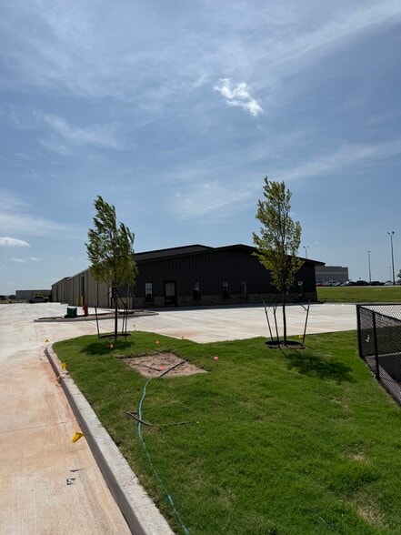 More Photos Of 1500 N Lincoln Blvd, Edmond Unknown For Lease