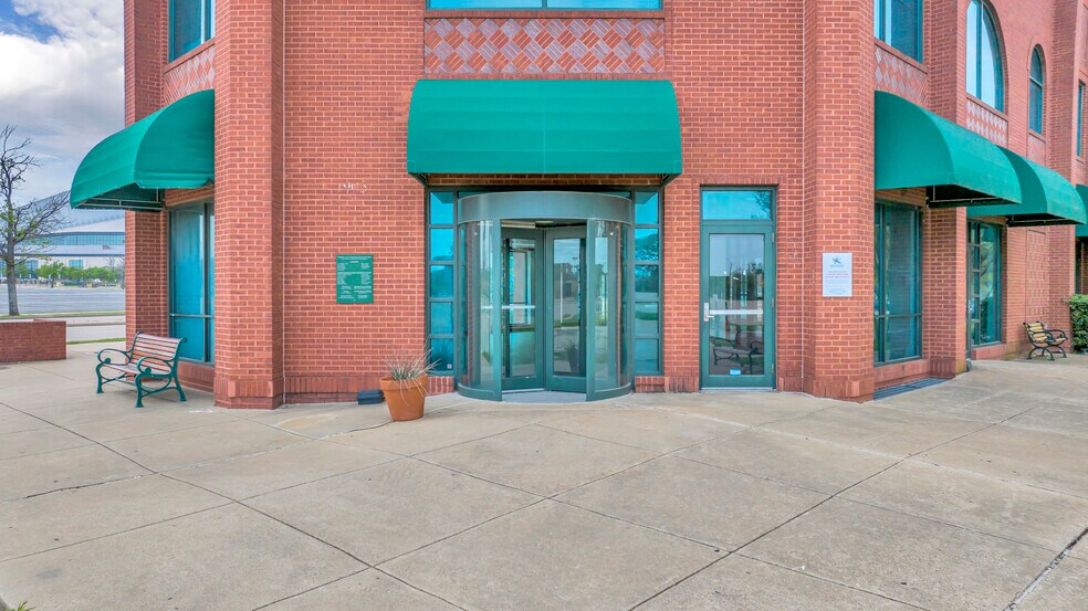 More Photos Of 1905 E Randol Mill Rd, Arlington Office Residential For Lease