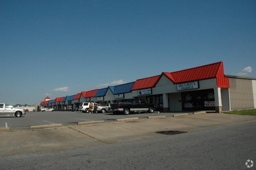 Primary Photo Of 1000-1099 Vendall Rd, Dyersburg General Retail For Lease