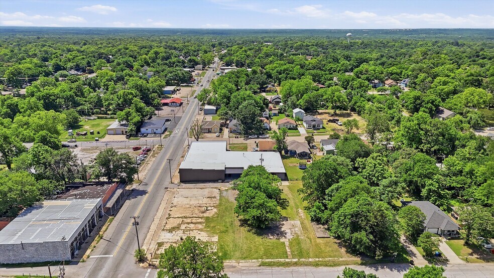 More Photos Of 613 S Armstrong Ave, Denison Warehouse For Sale