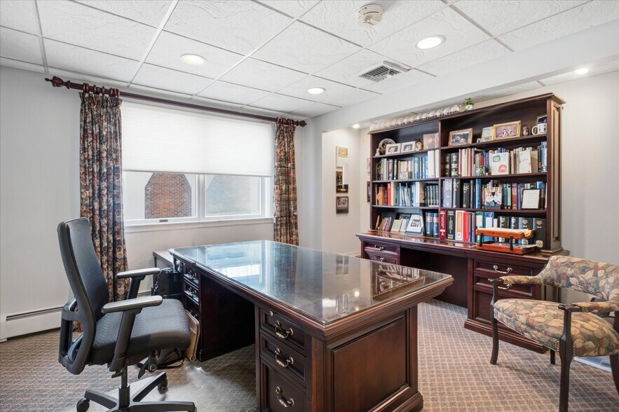 More Photos Of 20 Manor Rd, Smithtown Office For Sale