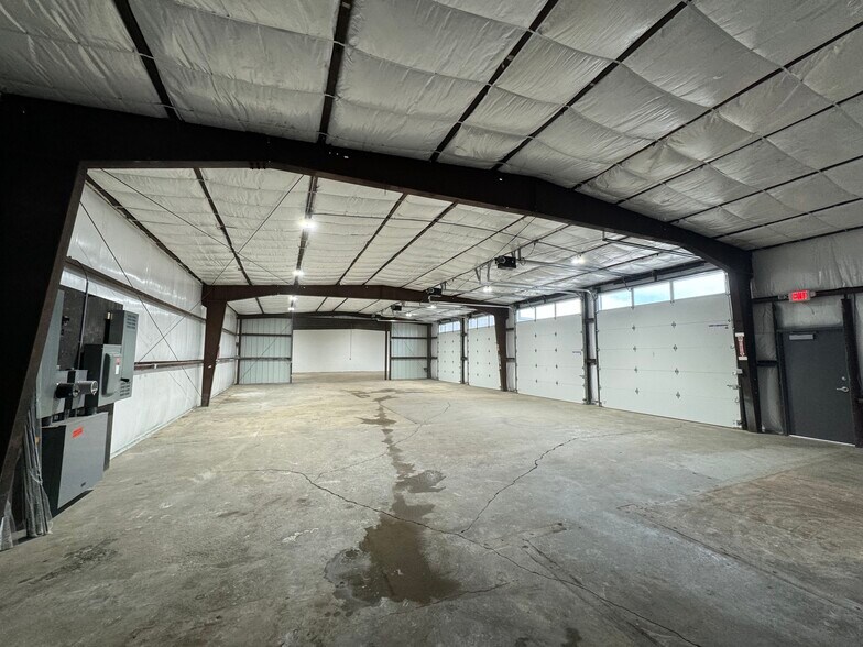 More Photos Of 4315 Gibson Dr, Tipp City Warehouse For Lease