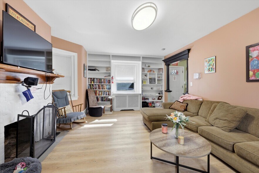 More Photos Of 24 W Stewart Ave, Lansdowne Specialty For Sale