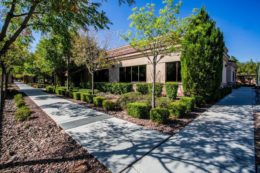 More Photos Of 1587 E Windmill Ln, Las Vegas Office For Sale