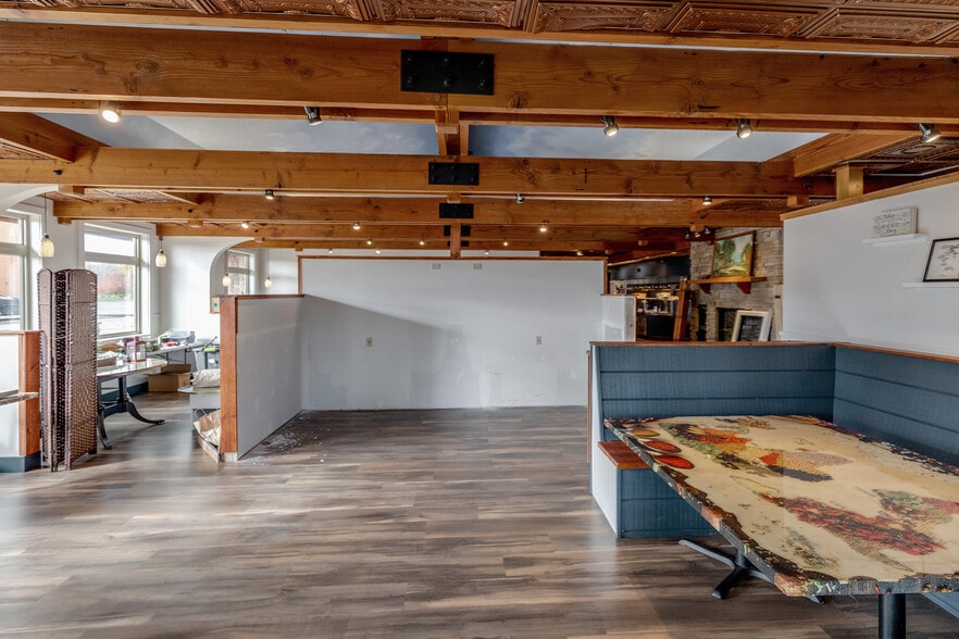 More Photos Of 15115 Edgewood Dr, Brainerd General Retail For Sale