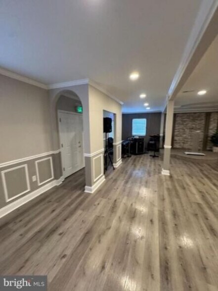 More Photos Of 7544 Holabird Ave, Dundalk Office For Sale