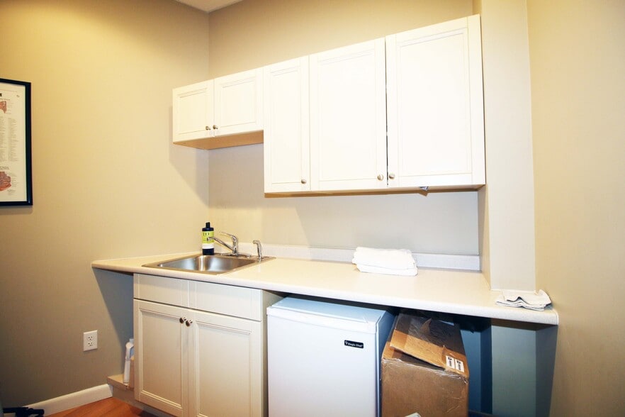 More Photos Of 845 N Main St, Providence Medical For Sale