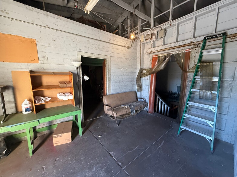 More Photos Of 214 N Railroad St, Mexia Office For Sale