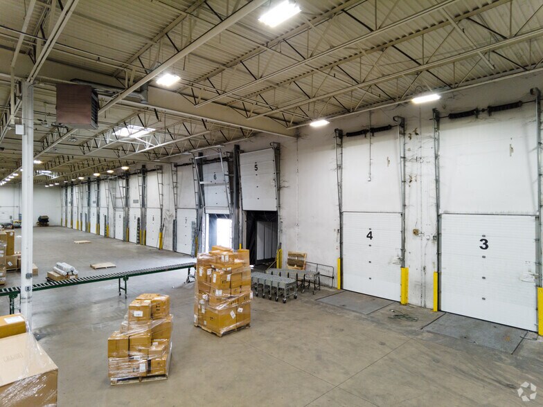 More Photos Of 521 McCormick Dr, Glen Burnie Warehouse For Lease