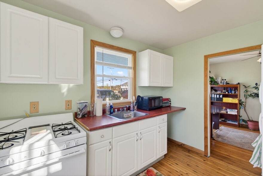 More Photos Of 2386 N Belfast Ave, Augusta Office For Sale