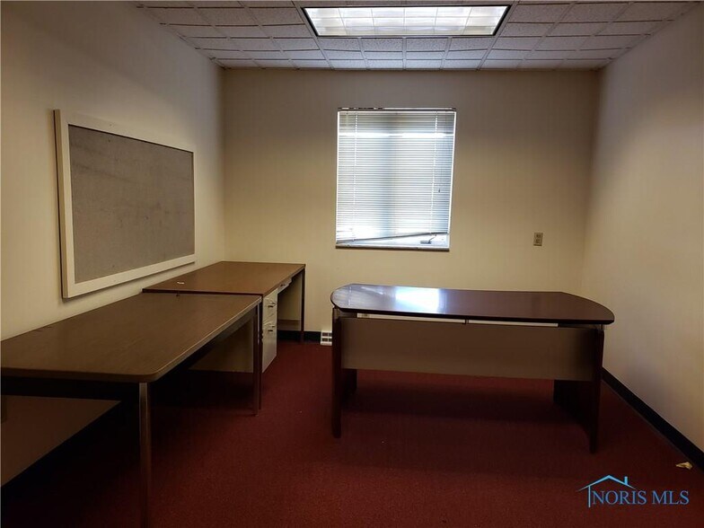 More Photos Of 410 Ryder Rd, Toledo Office For Sale