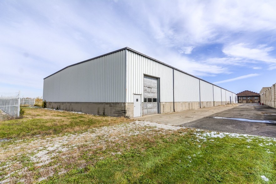 More Photos Of 2064 N Woodford St, Decatur Warehouse For Lease