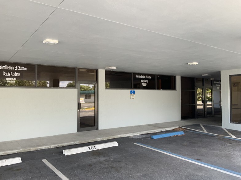 More Photos Of 6101 W Atlantic Blvd, Margate Medical For Lease