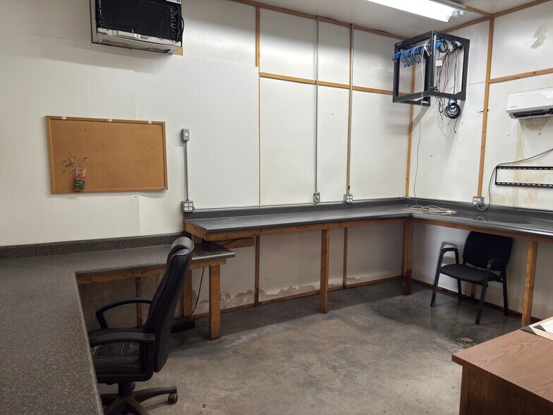 More Photos Of 5469 Williamsburg Dr, Punta Gorda Warehouse For Lease