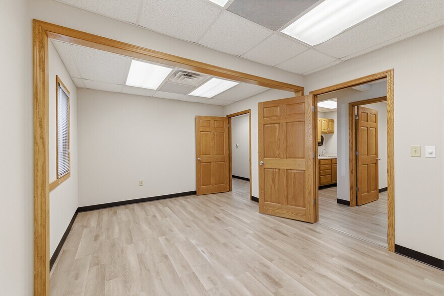 More Photos Of 1221 S Trimble Rd, Mansfield Office For Lease
