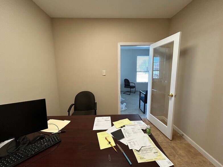 More Photos Of 110 W Little York Rd, Houston Warehouse For Sale