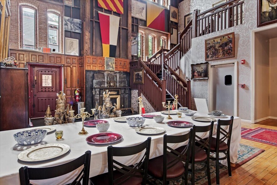 More Photos Of 49 Florida Ave, Amsterdam Hospitality For Sale