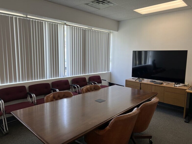 More Photos Of 4 Pin Oak Dr, Branford Industrial For Lease