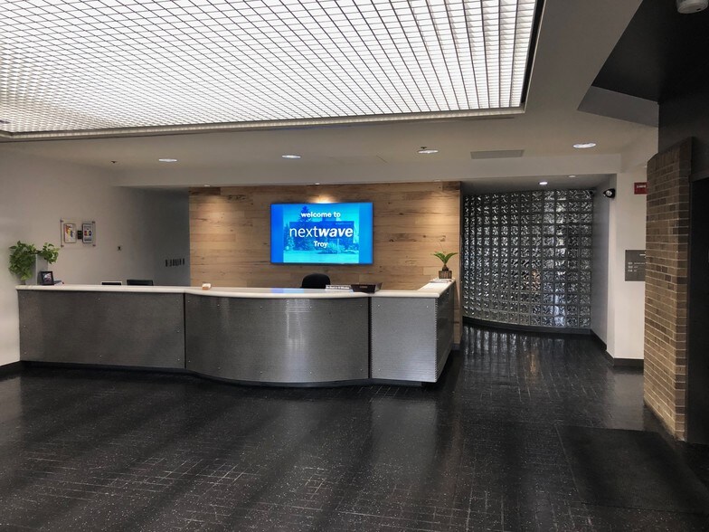 More Photos Of 950 Stephenson Hwy, Troy Loft Creative Space For Lease