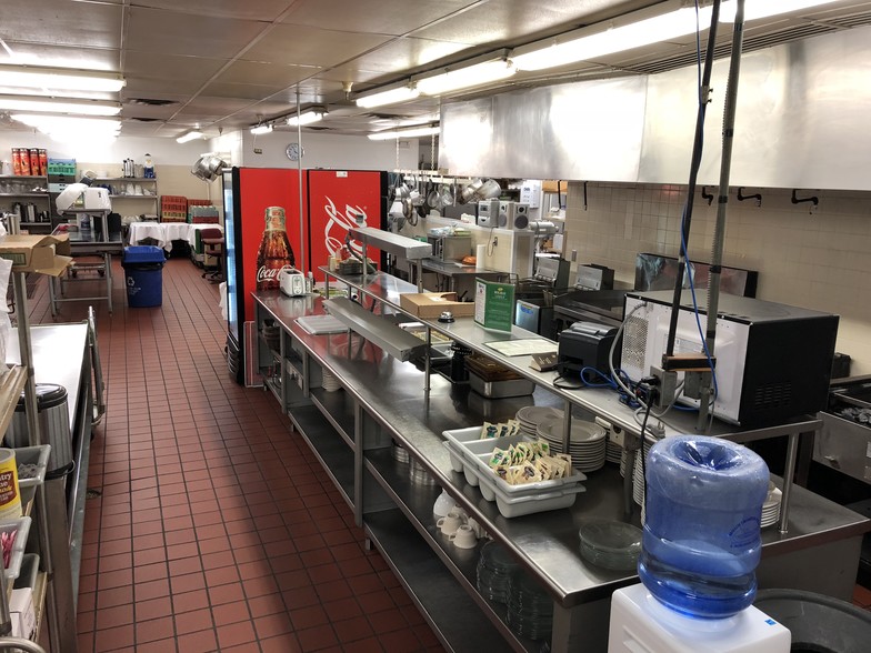 More Photos Of 340 Oyler Ave, Oak Hill Hotel For Lease