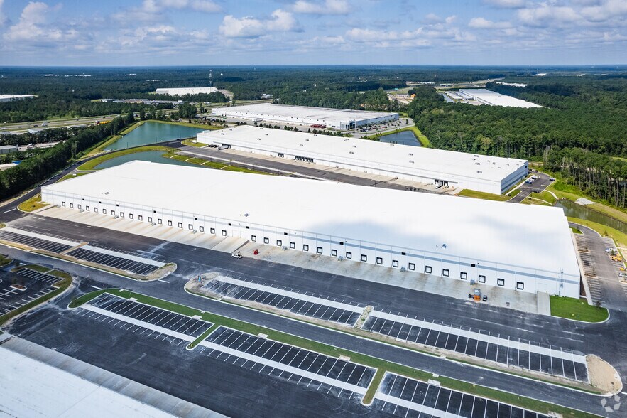 More Photos Of 562 Omni Industrial Blvd, Summerville Unknown For Lease