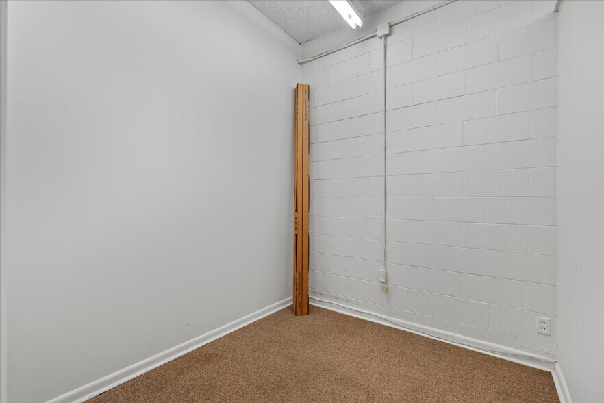 More Photos Of 120-168 Arnett Blvd, Danville General Retail For Sale