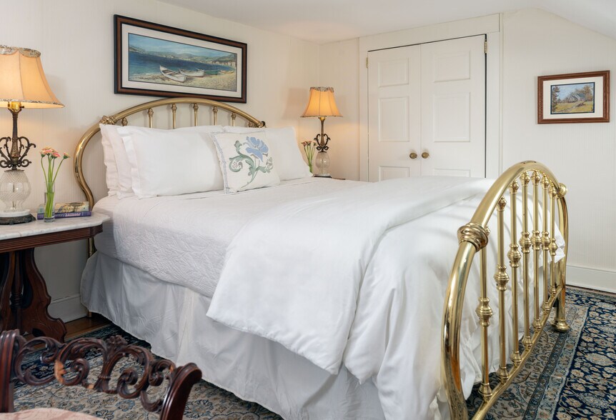 More Photos Of 28 W Bridge St, New Hope Hospitality For Sale