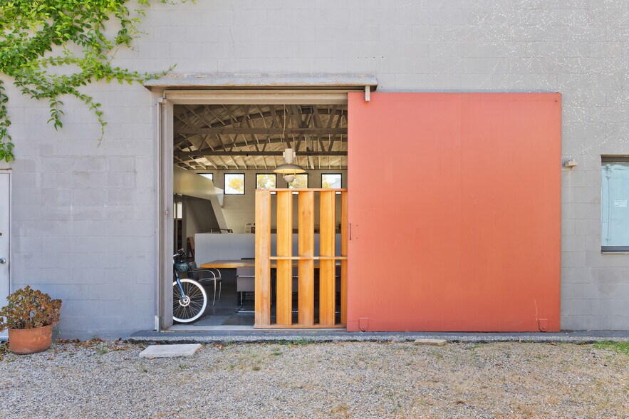 More Photos Of 11609 W Pico Blvd, Los Angeles Office For Lease