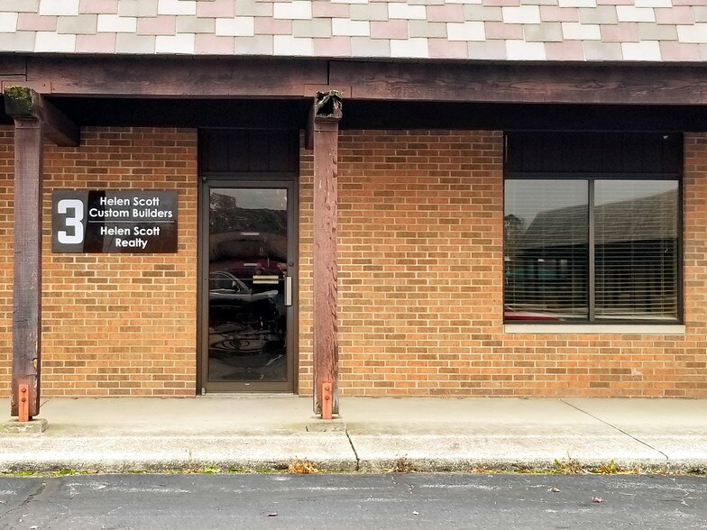 More Photos Of 105 5th St SE, Barberton Medical For Lease