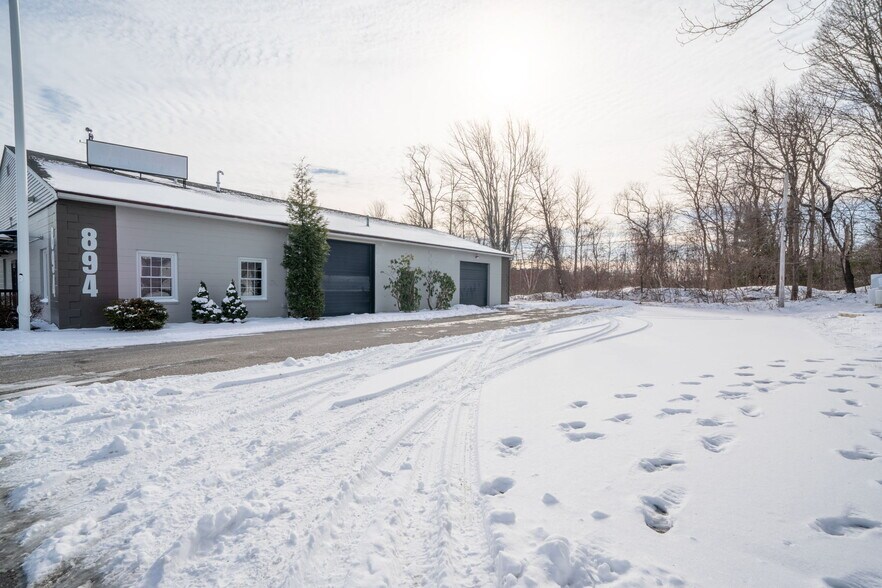 More Photos Of 894 Lafayette Rd, Seabrook Warehouse For Lease