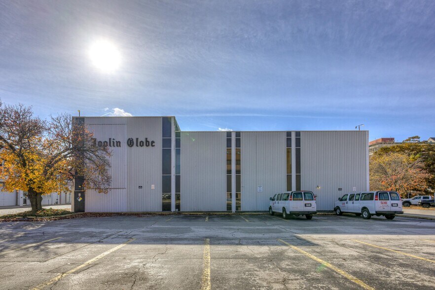 More Photos Of 117 E 4th St, Joplin Office For Sale