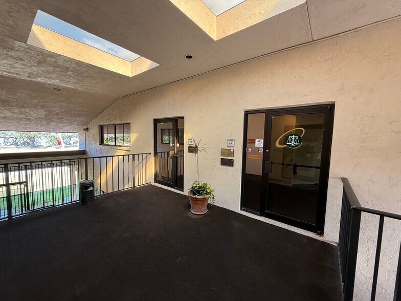 More Photos Of 5550 26th St, Bradenton Medical For Sale