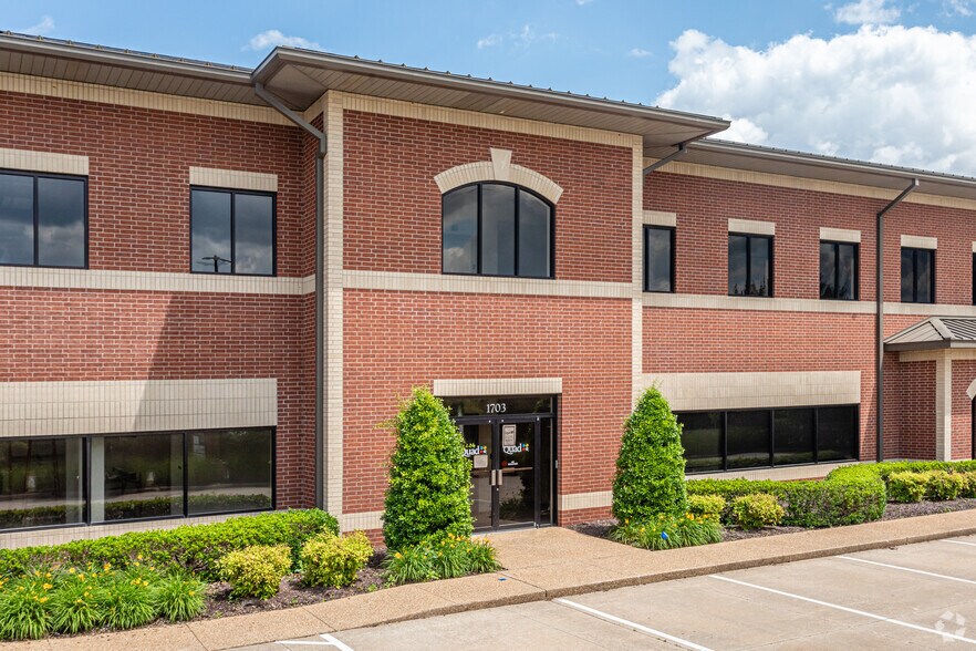 More Photos Of 1803 Phyllis St, Bentonville Unknown For Lease